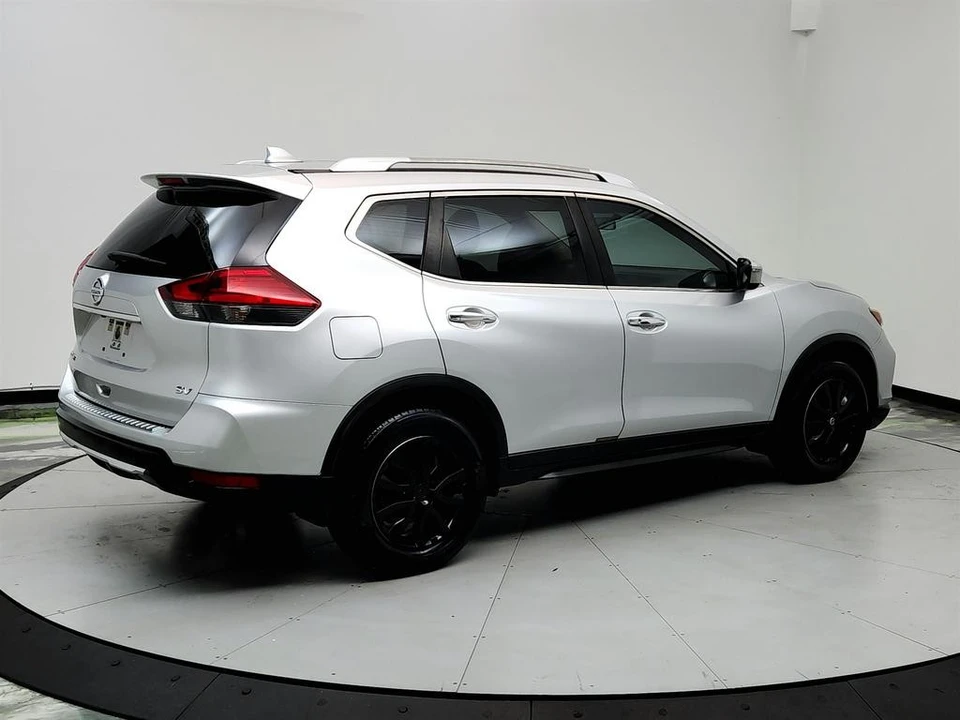 2017 Nissan Rogue - Image 5 of 12