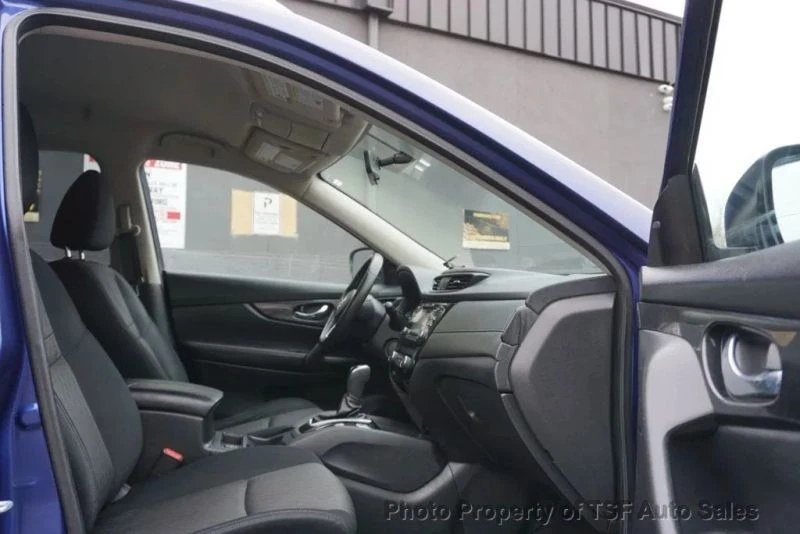 2017 Nissan Rogue - Image 11 of 12