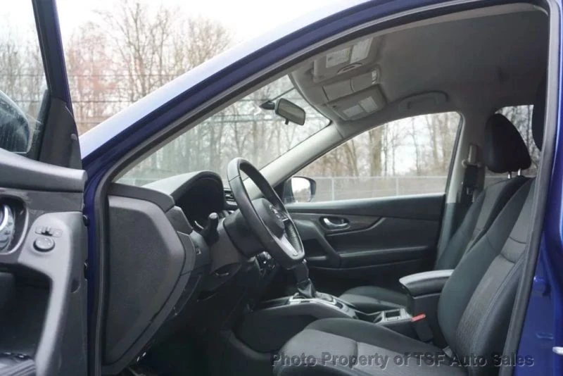 2017 Nissan Rogue - Image 10 of 12