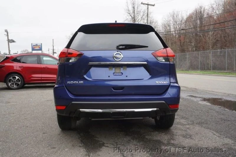 2017 Nissan Rogue - Image 6 of 12