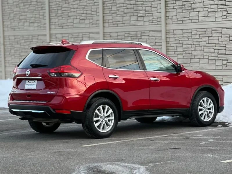 2017 Nissan Rogue - Image 8 of 12
