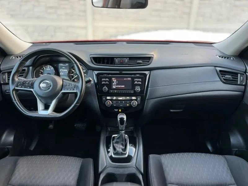 2017 Nissan Rogue - Image 10 of 12