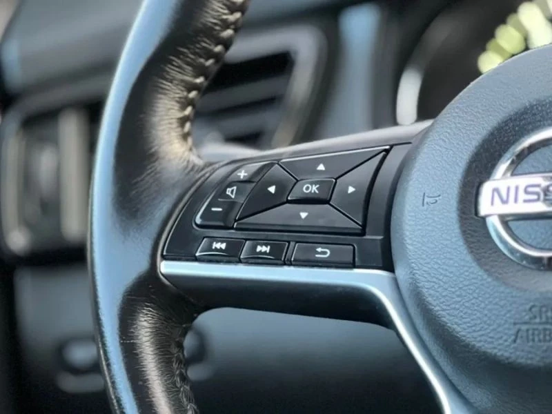 2017 Nissan Rogue - Image 11 of 12