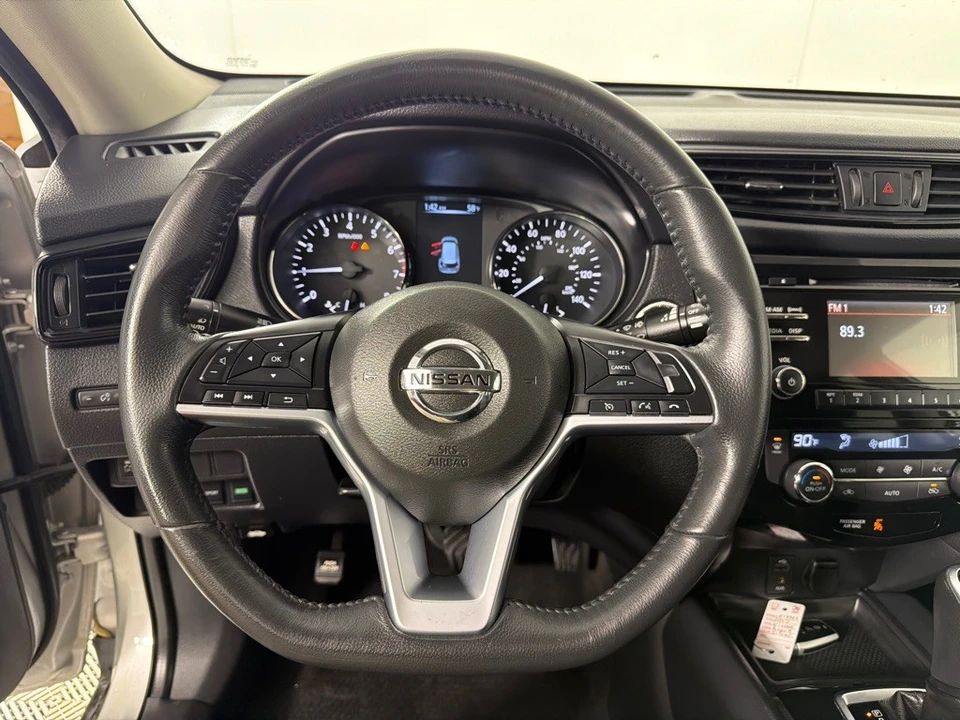 2017 Nissan Rogue - Image 14 of 21