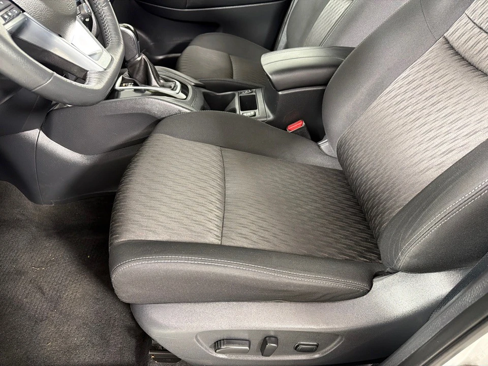 2017 Nissan Rogue - Image 11 of 21