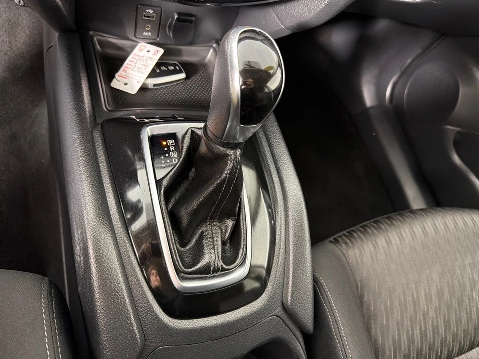 2017 Nissan Rogue - Image 17 of 21