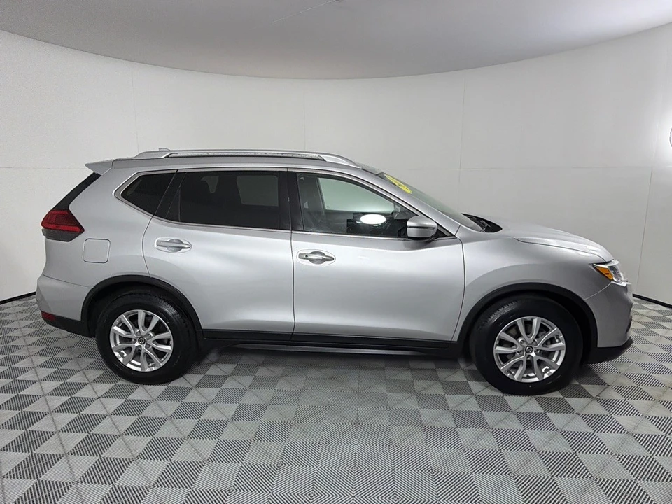 2017 Nissan Rogue - Image 4 of 21