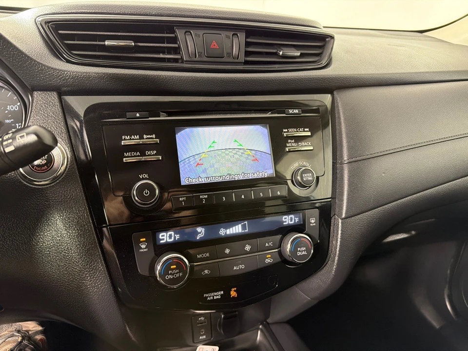 2017 Nissan Rogue - Image 16 of 21