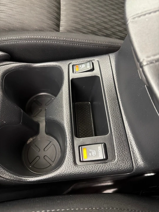 2017 Nissan Rogue - Image 18 of 21