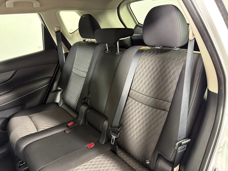 2017 Nissan Rogue - Image 20 of 21