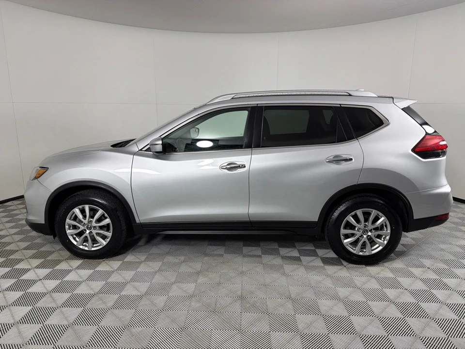 2017 Nissan Rogue - Image 8 of 21