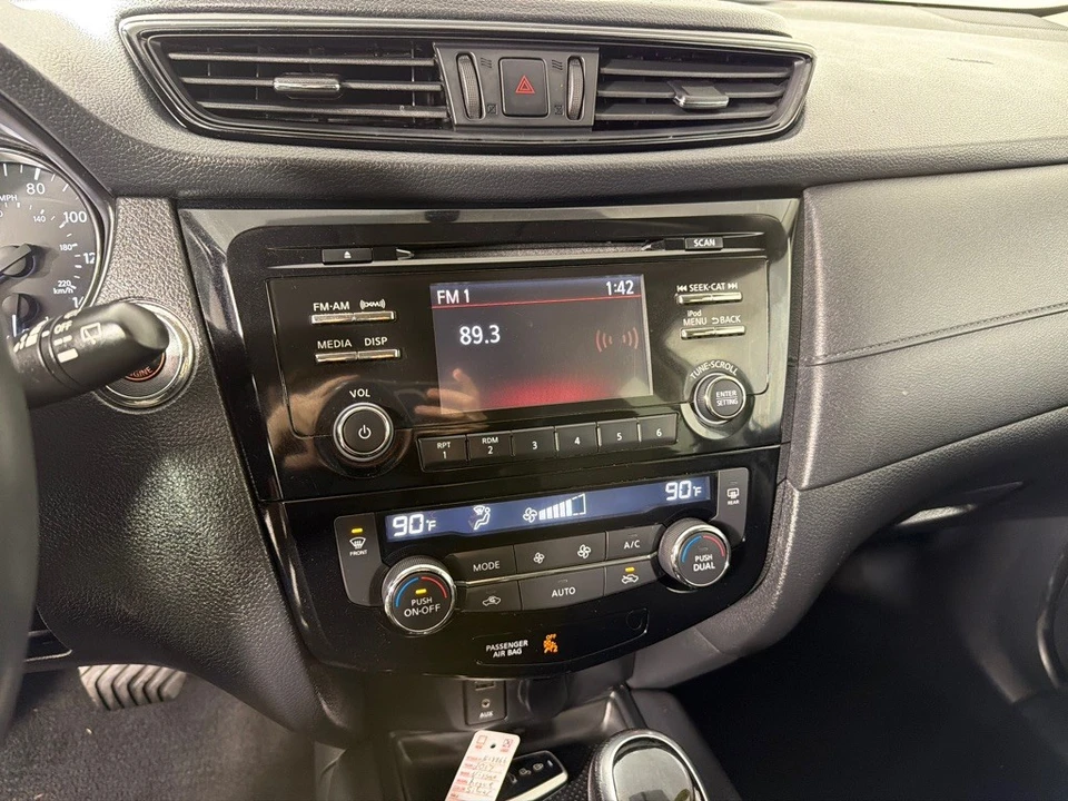 2017 Nissan Rogue - Image 15 of 21