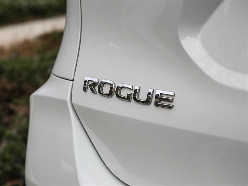 2017 Nissan Rogue - Image 16 of 21