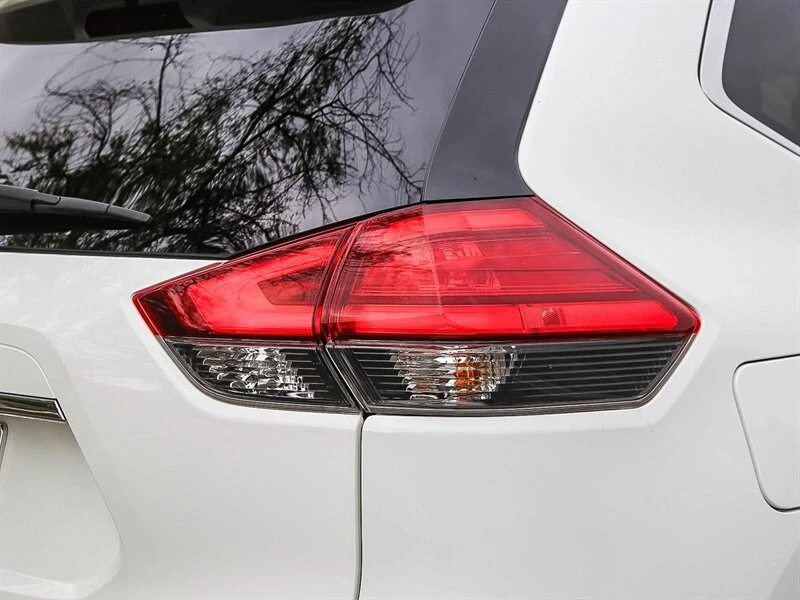 2017 Nissan Rogue - Image 14 of 21