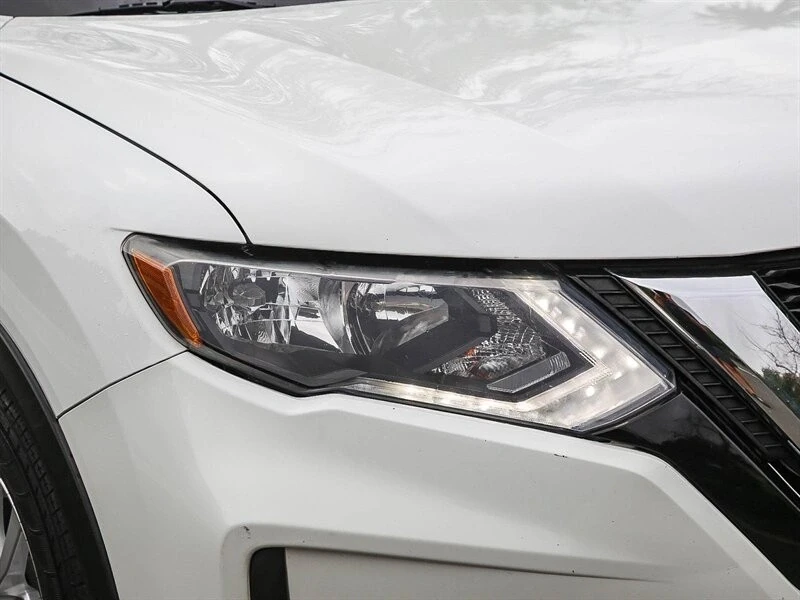 2017 Nissan Rogue - Image 10 of 21