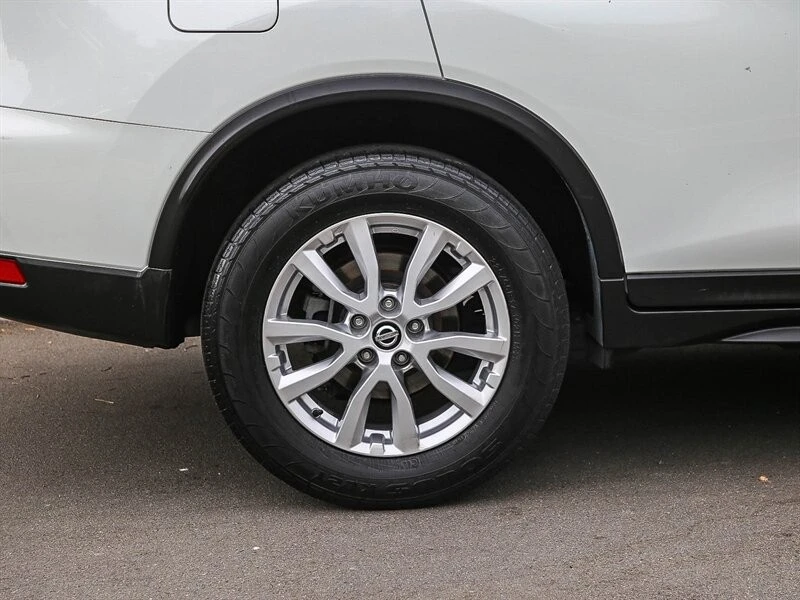 2017 Nissan Rogue - Image 13 of 21