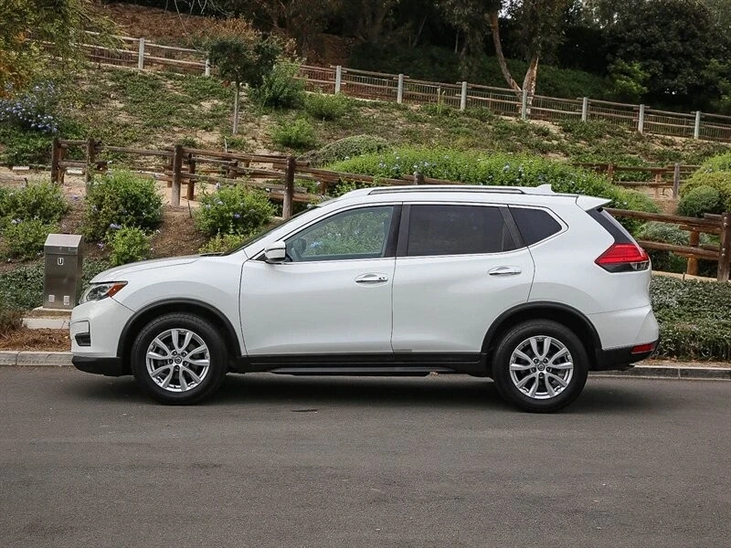 2017 Nissan Rogue - Image 4 of 21