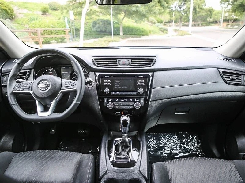 2017 Nissan Rogue - Image 18 of 21