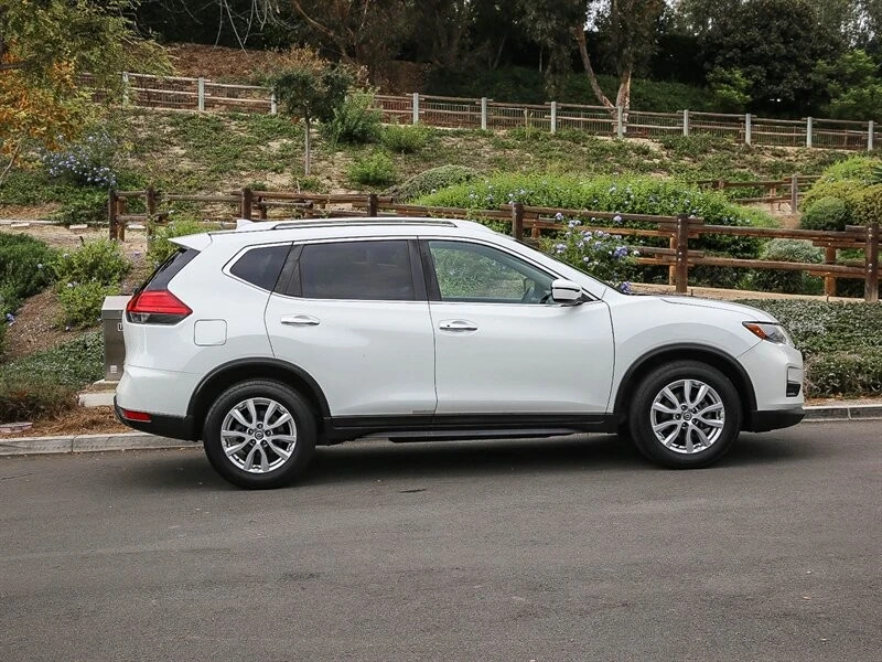 2017 Nissan Rogue - Image 8 of 21