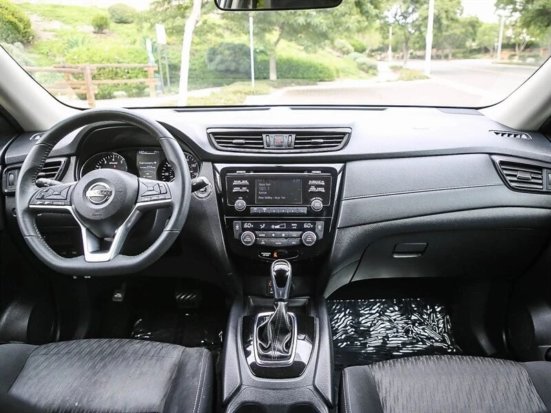 2017 Nissan Rogue - Image 18 of 21