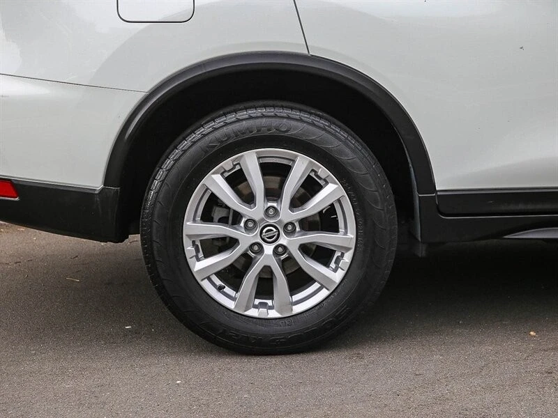 2017 Nissan Rogue - Image 13 of 21