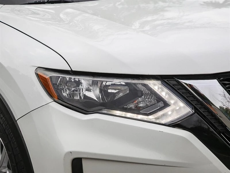 2017 Nissan Rogue - Image 10 of 21