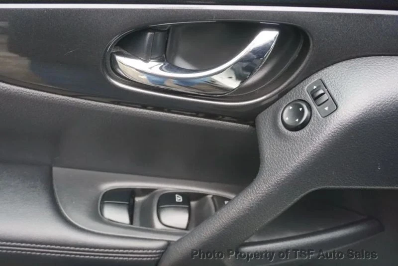 2017 Nissan Rogue - Image 10 of 12