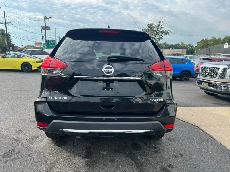 2017 Nissan Rogue - Image 6 of 12