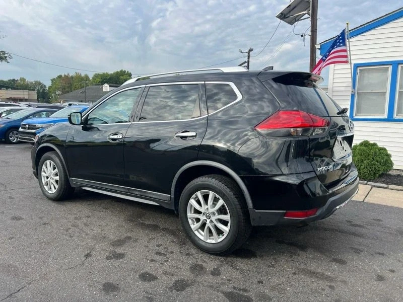2017 Nissan Rogue - Image 4 of 12