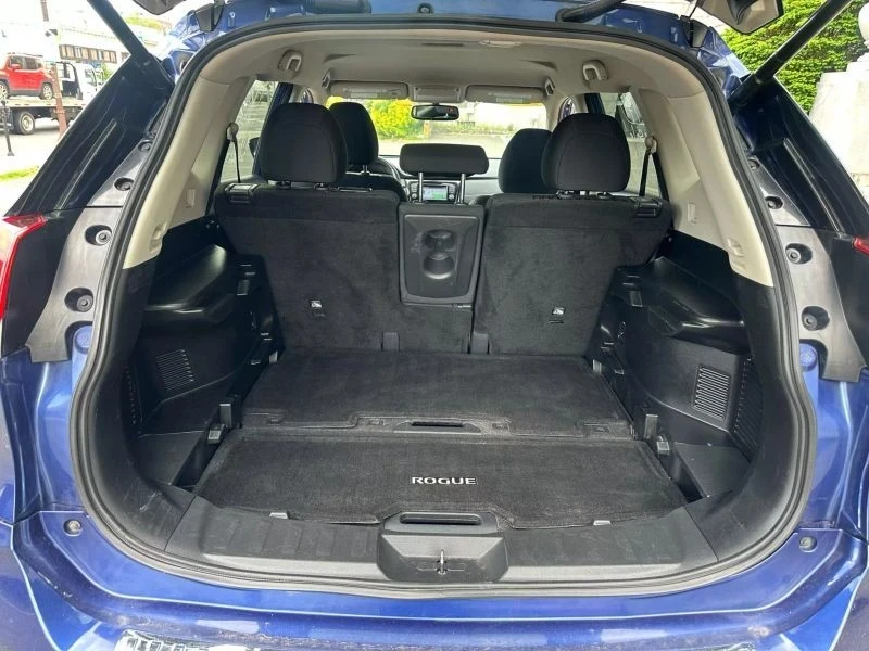 2017 Nissan Rogue - Image 10 of 12