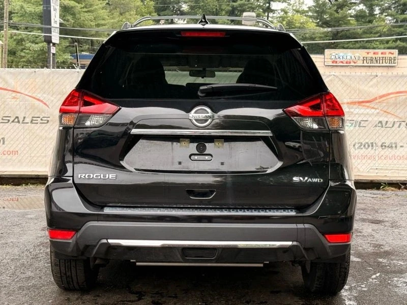 2017 Nissan Rogue - Image 10 of 12