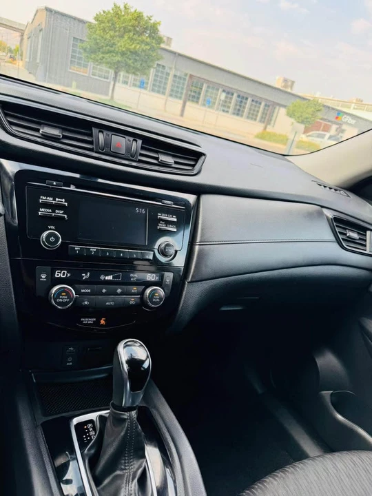 2017 Nissan Rogue - Image 16 of 20