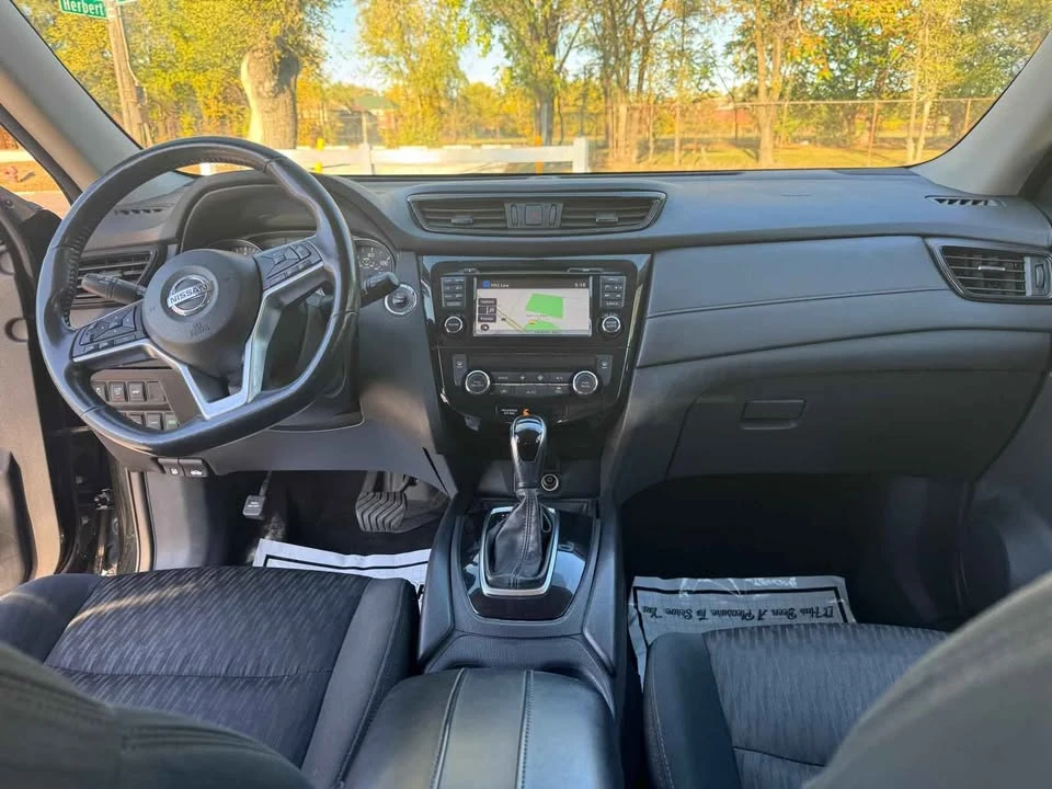 2017 Nissan Rogue - Image 12 of 20