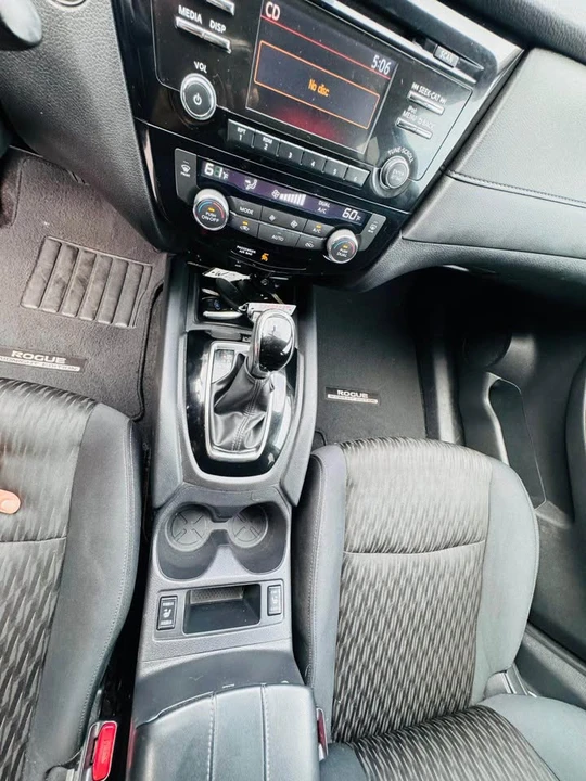 2017 Nissan Rogue - Image 12 of 20