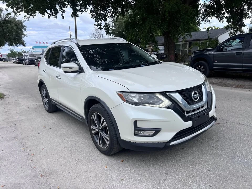 2017 Nissan Rogue - Image 3 of 13