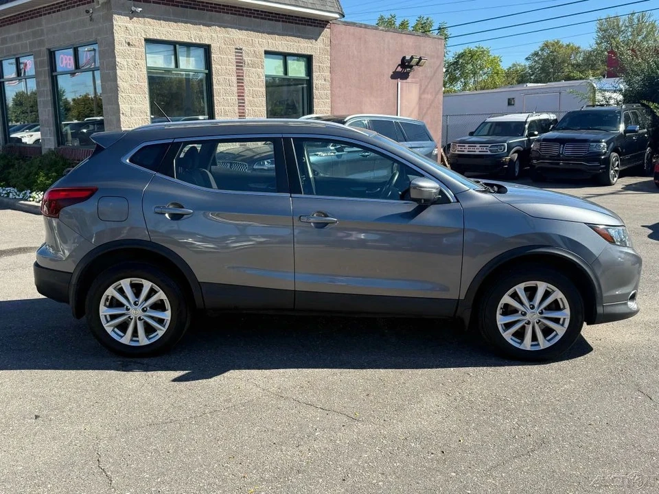 2017 Nissan Rogue - Image 4 of 12