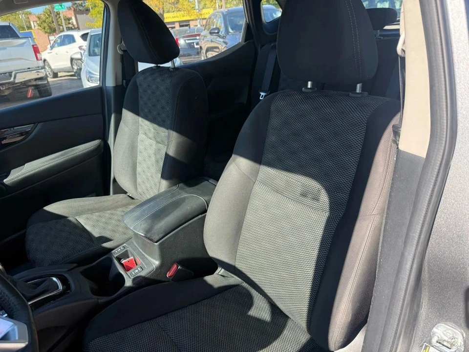2017 Nissan Rogue - Image 15 of 21