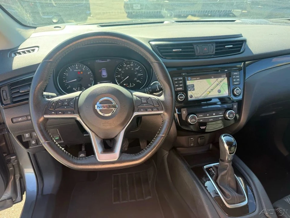 2017 Nissan Rogue - Image 18 of 21