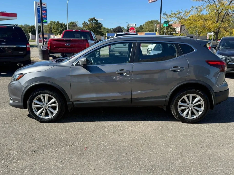 2017 Nissan Rogue - Image 8 of 12