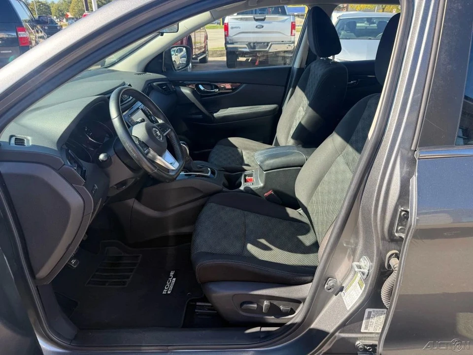 2017 Nissan Rogue - Image 14 of 21