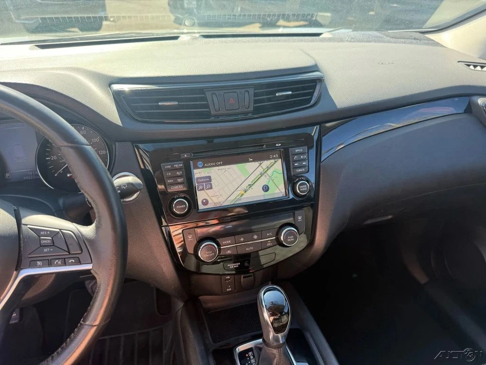 2017 Nissan Rogue - Image 19 of 21