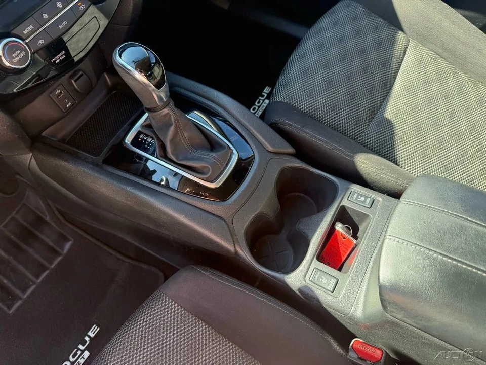 2017 Nissan Rogue - Image 20 of 21