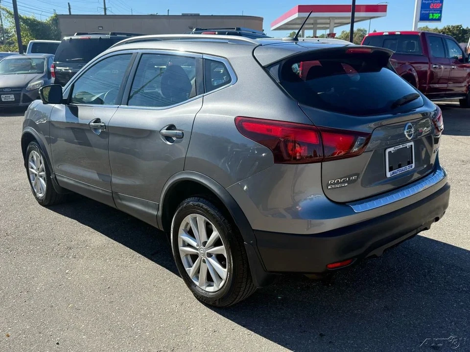 2017 Nissan Rogue - Image 7 of 12