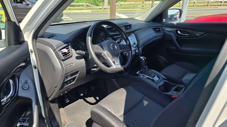 2017 Nissan Rogue - Image 3 of 4