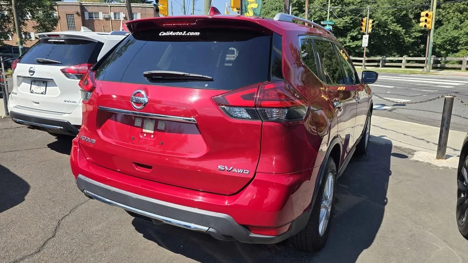 2017 Nissan Rogue - Image 2 of 4