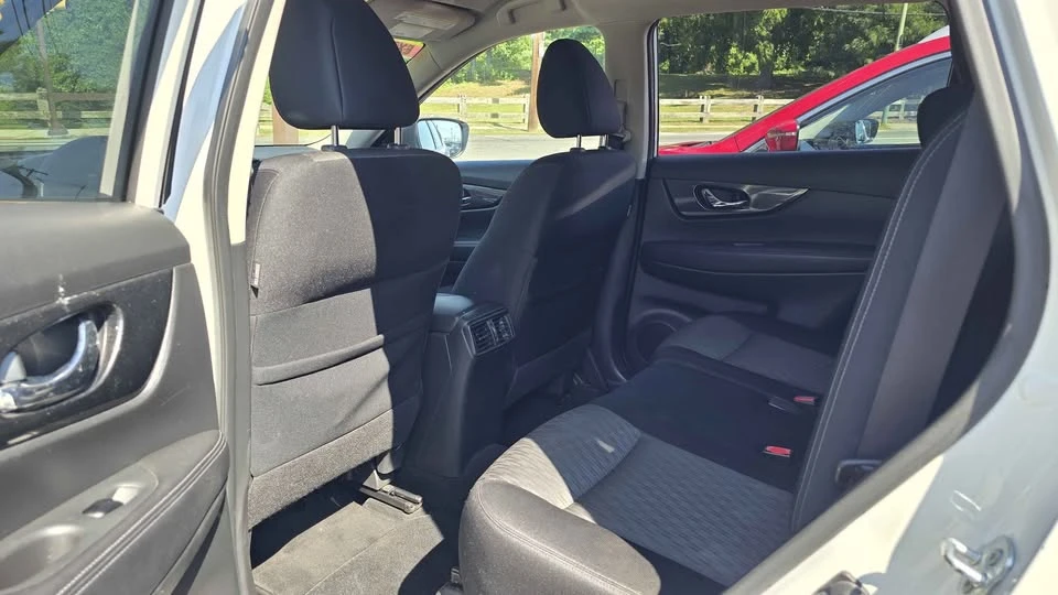 2017 Nissan Rogue - Image 4 of 4