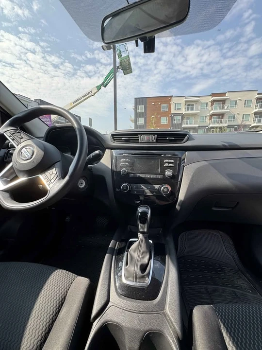 2017 Nissan Rogue - Image 6 of 9
