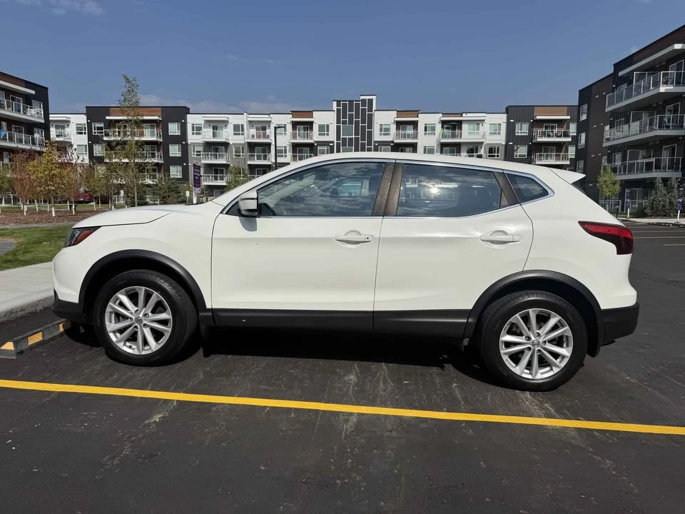 2017 Nissan Rogue - Image 3 of 9