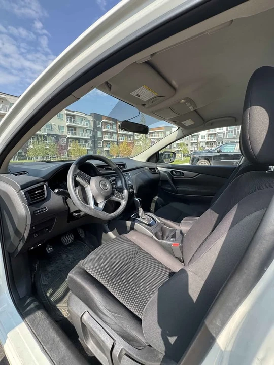 2017 Nissan Rogue - Image 8 of 9