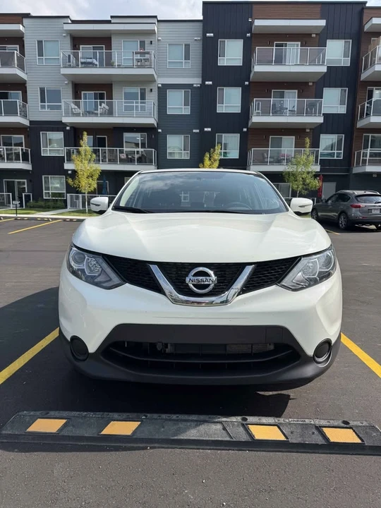 2017 Nissan Rogue - Image 2 of 9